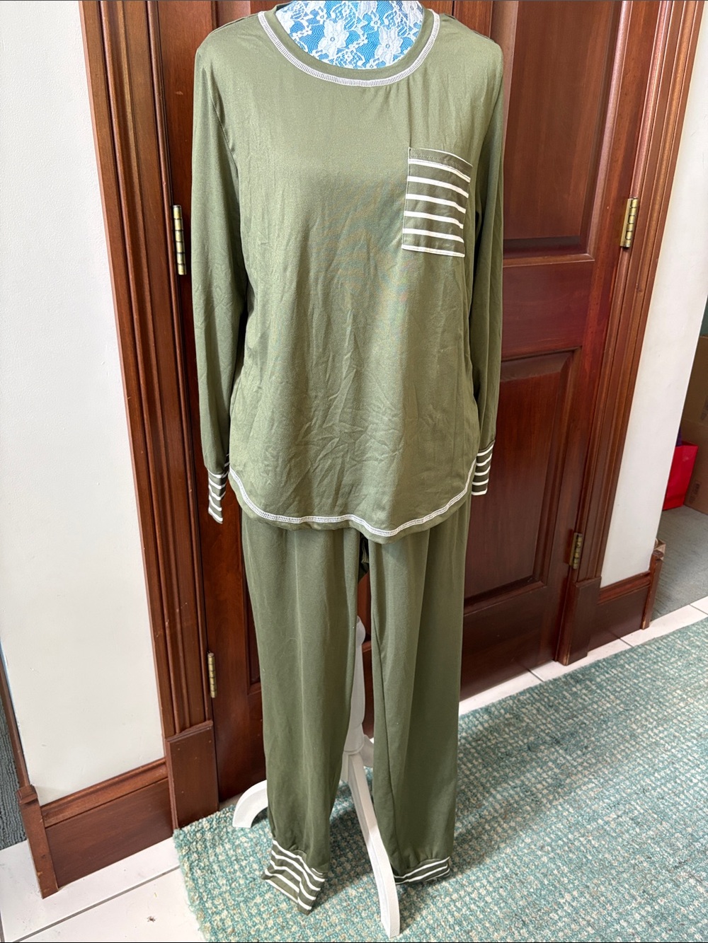 Ekouar loungewear Pajama Set Striped Accents olive/cream long sleeve top/joggers